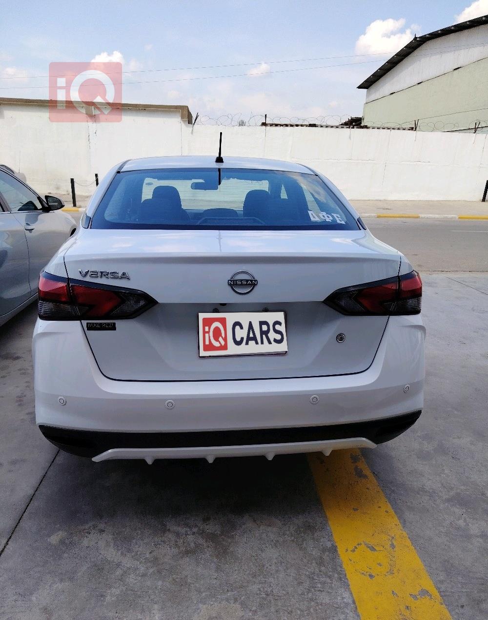 نيسان فيرسا